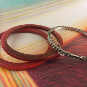 Arcò Bijoux Bracciale Donna Elegante Rigido a Tre Cerchi Rosso e Colore Argento