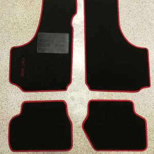 Serie Tappetini in Moquette per 500 F L R Nero con Bordo Rosso con Scritta 500 Ricambi per Auto d'epoca