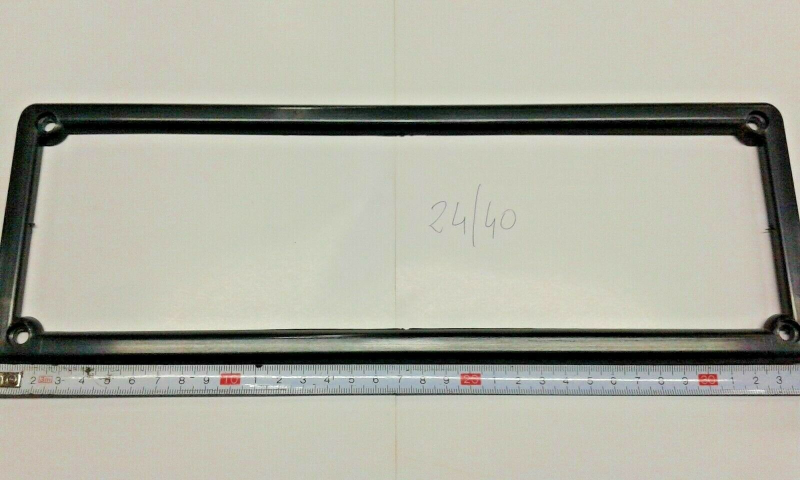 Cornice Targa Anteriore in Plastica Nera per Auto fino al 1998 Misure Cm34,5x12