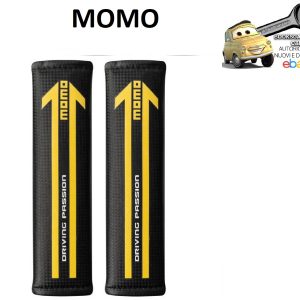MOMO Coppia Cuscinetti per Cinture di Sicurezza per Auto Nero Carbon con Logo Giallo