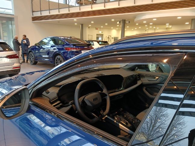 850 12.755 Coppia Deflettori Aria Antivento Anteriori Farad per Audi A5 (B10) Berlina dal 2024