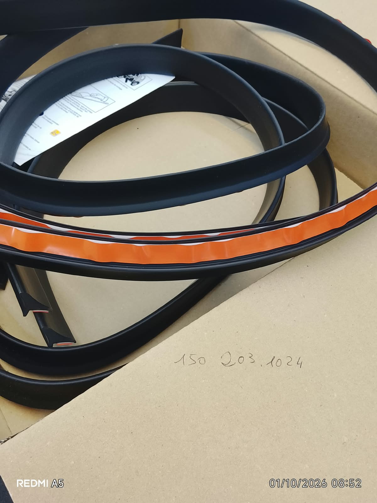 Kit 4 pezzi Profili Passaruota Universali con Biadesivo per Auto da 1,5Mt 33mm